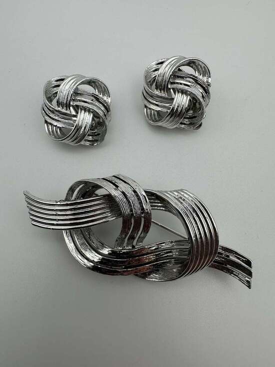 Lisner Jewelry - LISNER Silver Tone Knot Brooch Pin & Clip-On Earrings Jewelry Set